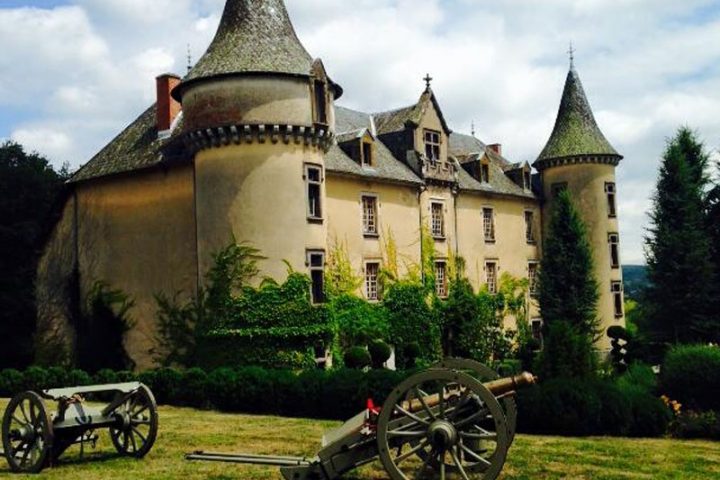 Château de Bessonies dans la vallée du Lot, Occitanie