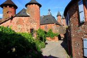 collonges la rouge en auvergne proche du village vacances la chataigneraie