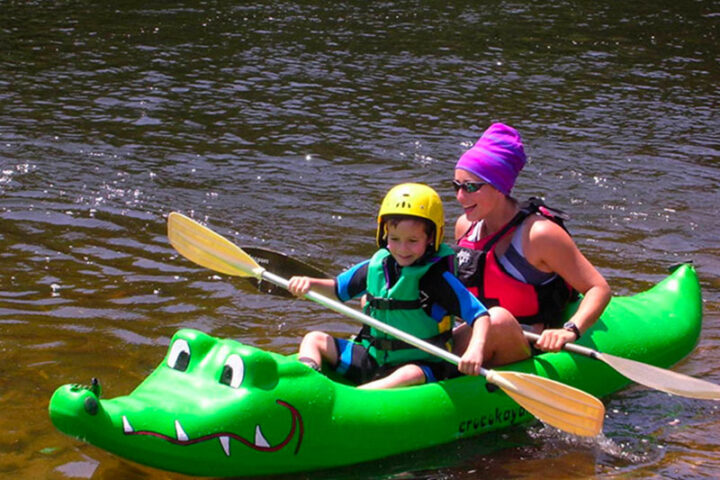 Canoe ludique en famille avec le village vacances la chataigneraie - cantal