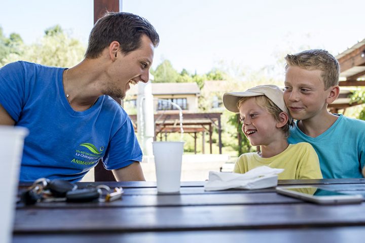 Journée familiale en famille au village vacances la Chataigneraie