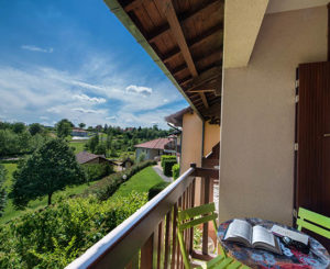 terrasse balcon chambre de la chataigneraie cantal