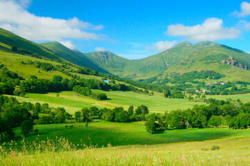 Séjour touristique dans le cantal méridional avec le domaine de la chataigneraie