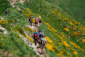 Séjour randonnées en groupe : du chemin de saint jacques de compostelle au puy mary